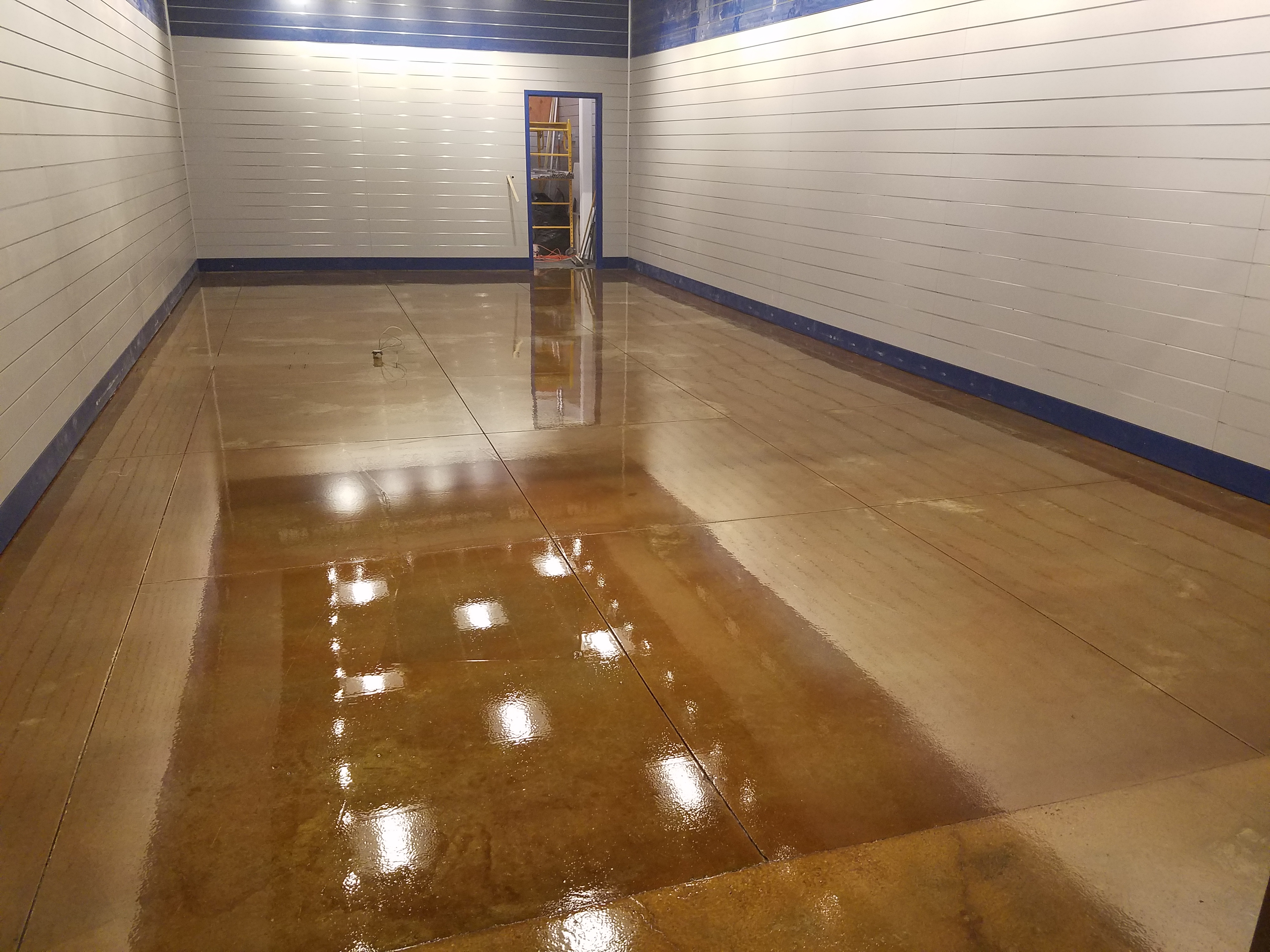 Glossy floor finishes for storage spaces- Why choose elite crete?